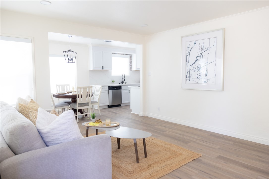 MLS #OC25242048 image #1