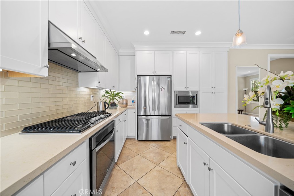 MLS #OC25242107 image #15