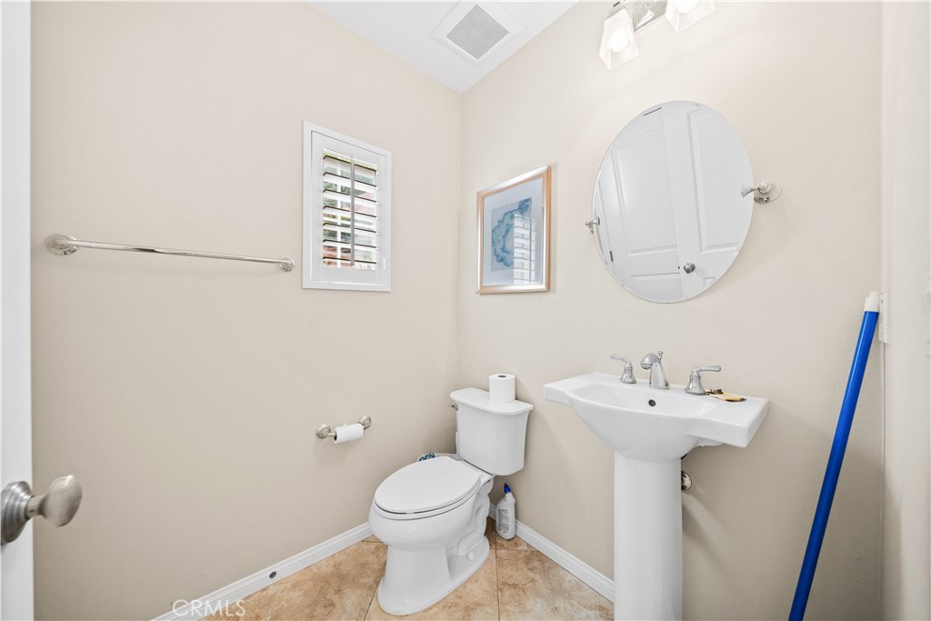 MLS #OC25242107 image #4