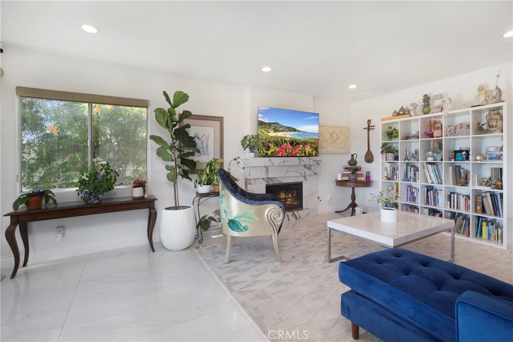 MLS #OC25242178 image #11