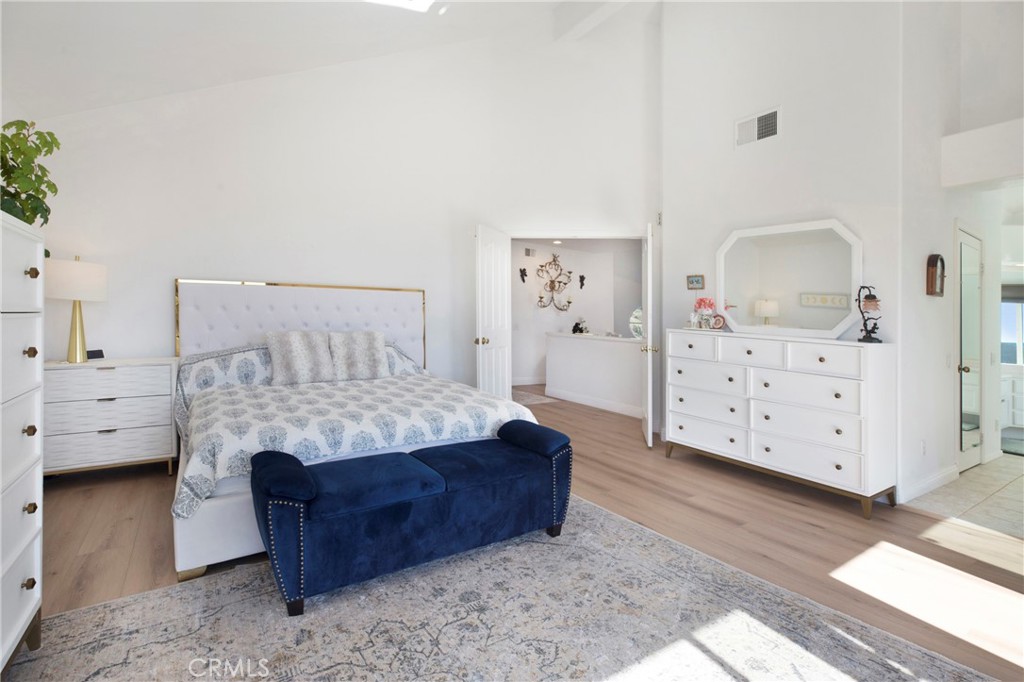 MLS #OC25242178 image #16