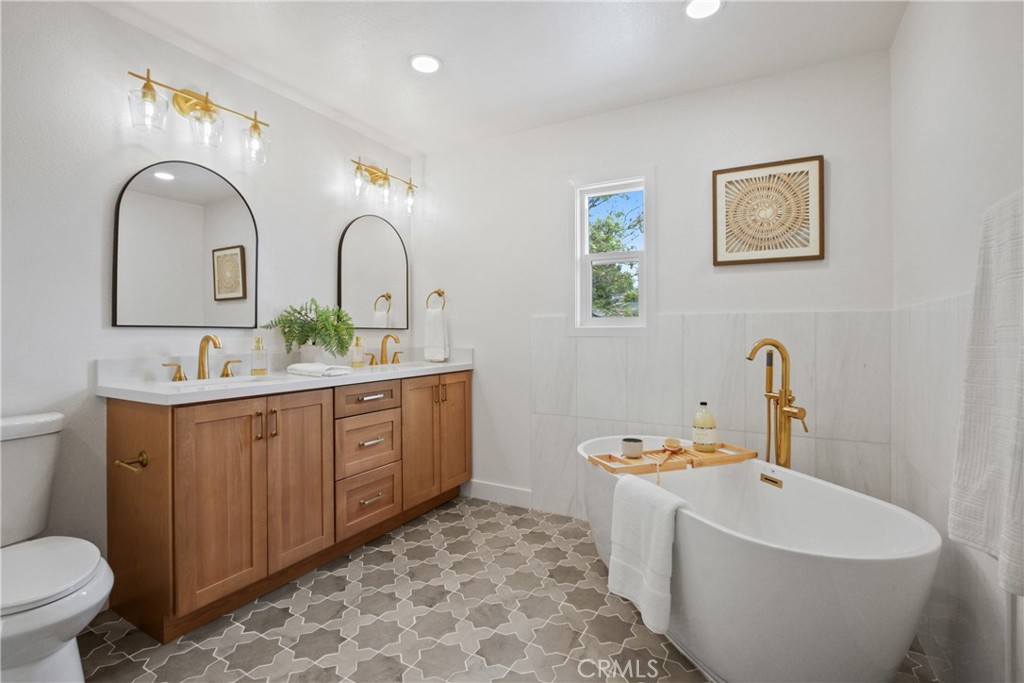 MLS #OC25242202 image #11