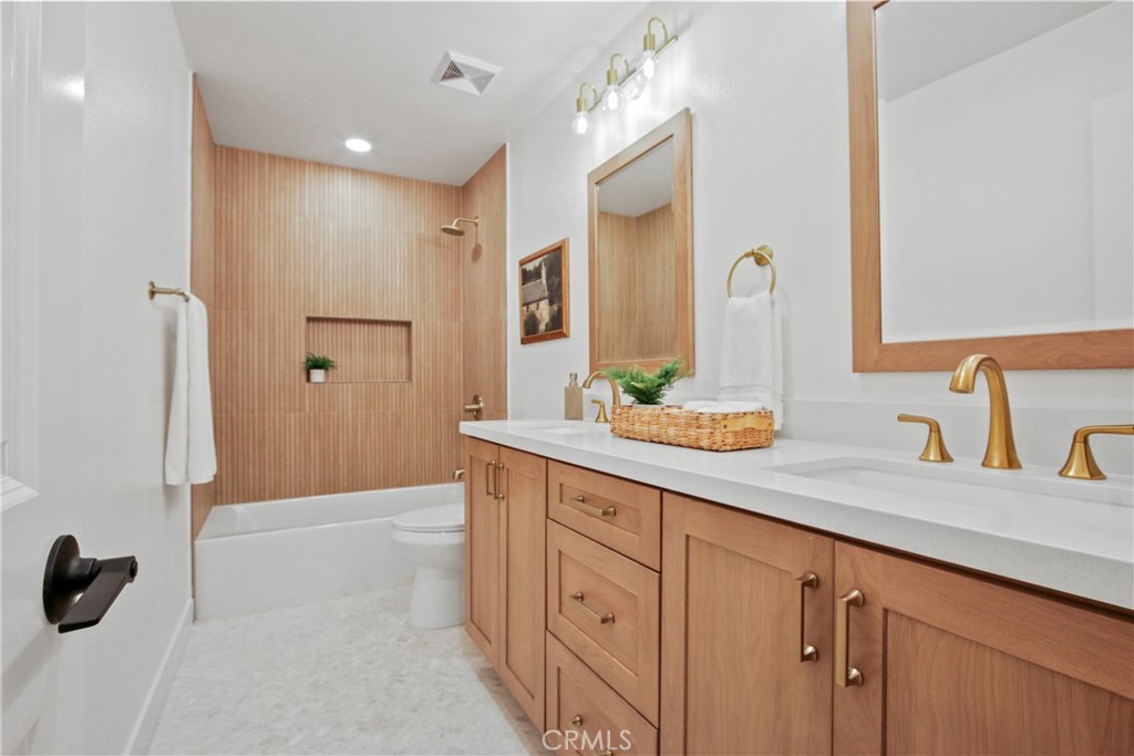 MLS #OC25242202 image #15