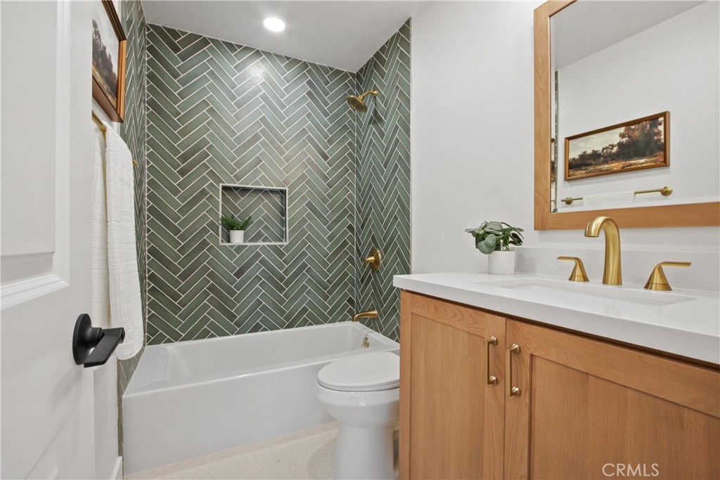 MLS #OC25242202 image #18