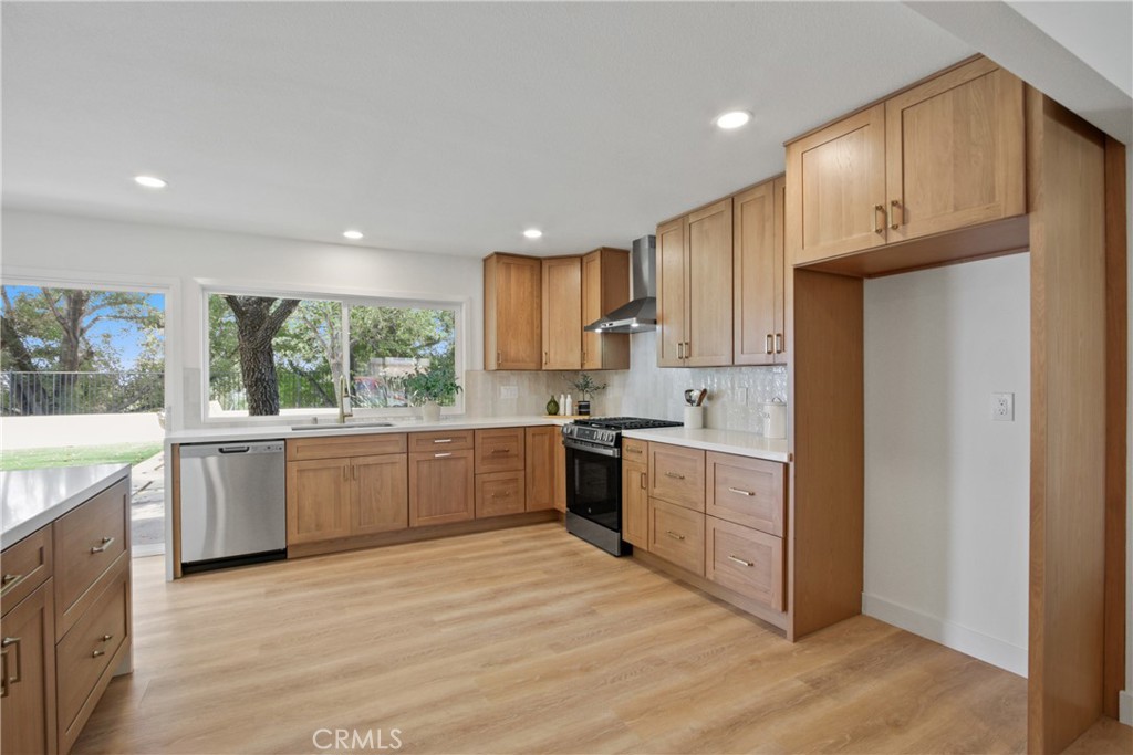 MLS #OC25242202 image #4