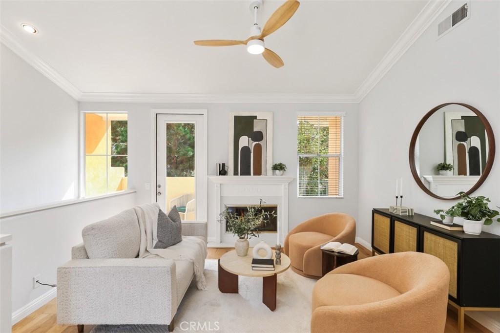 MLS #OC25242305 image #1