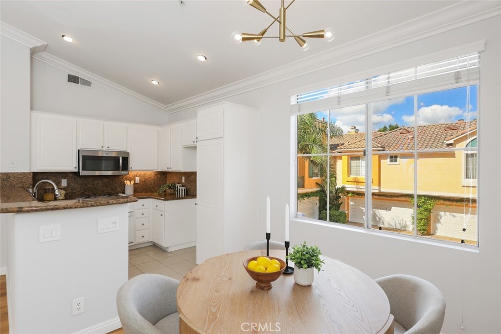 MLS #OC25242305 image #4