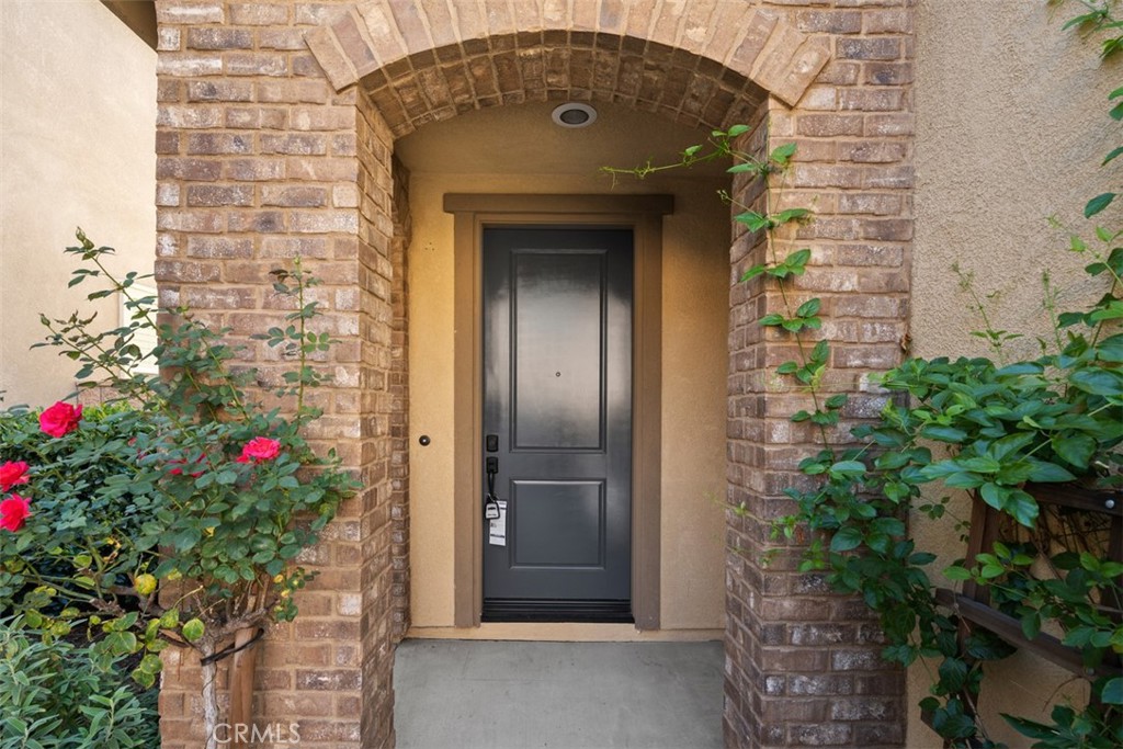 MLS #OC25242341 image #1