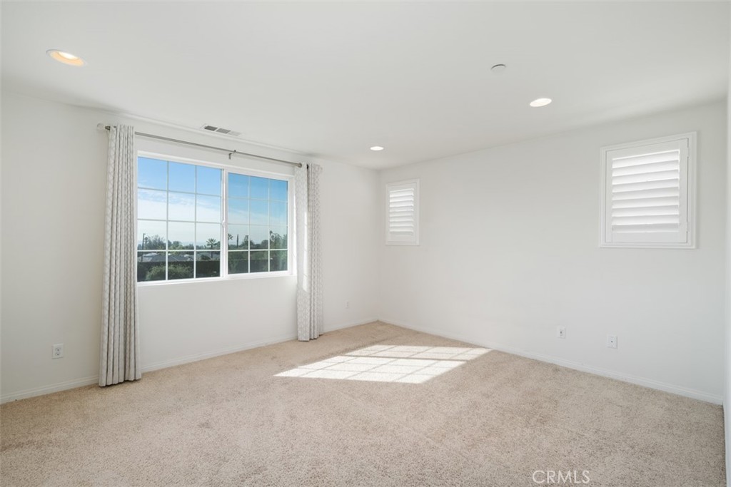 MLS #OC25242341 image #13