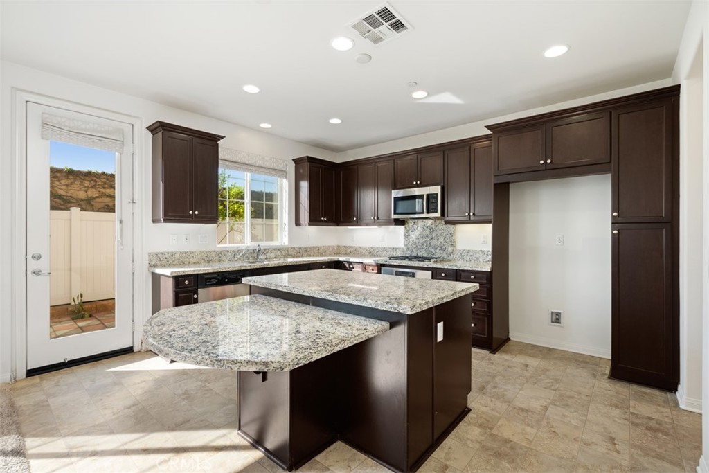 MLS #OC25242341 image #7