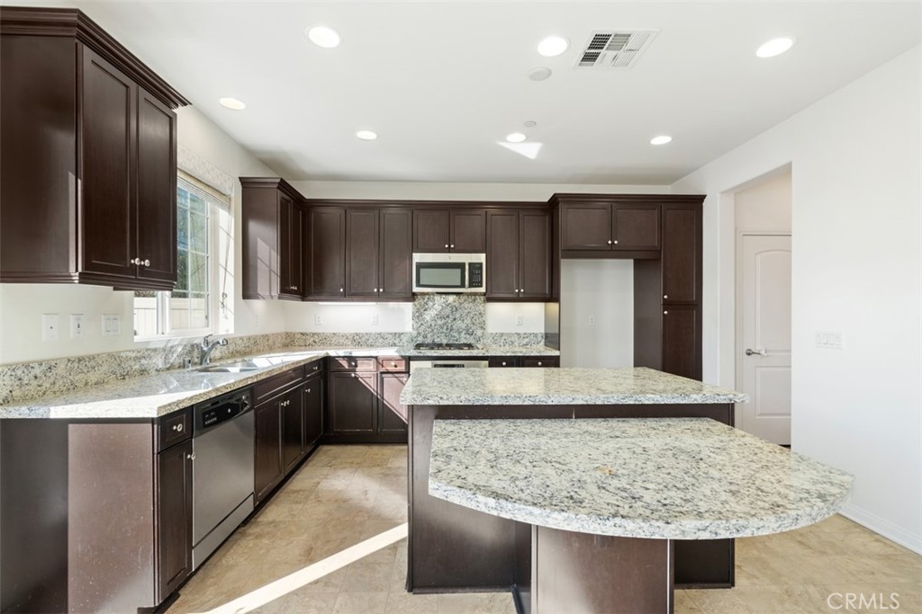 MLS #OC25242341 image #8