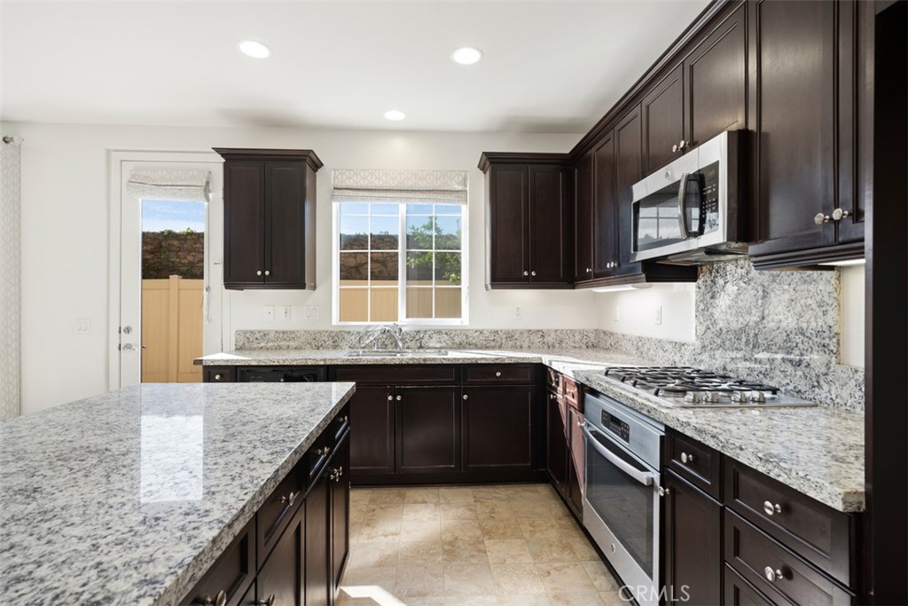 MLS #OC25242341 image #9