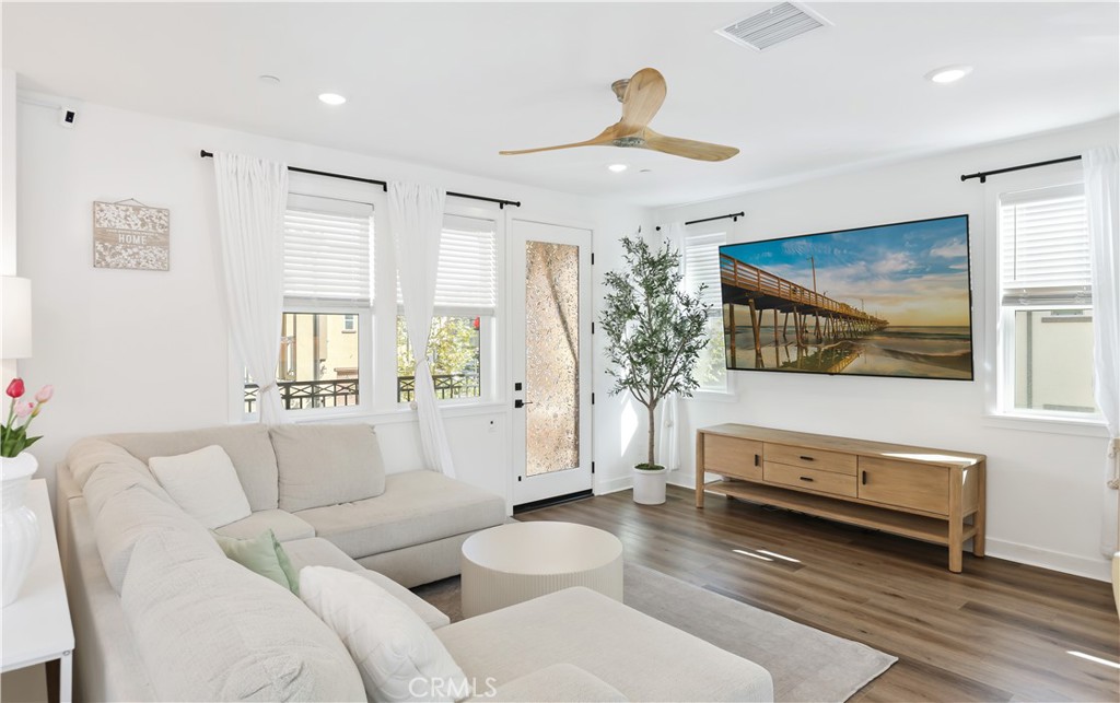 MLS #OC25242487 image #4