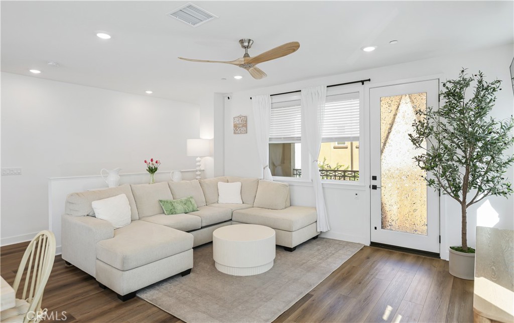 MLS #OC25242487 image #5