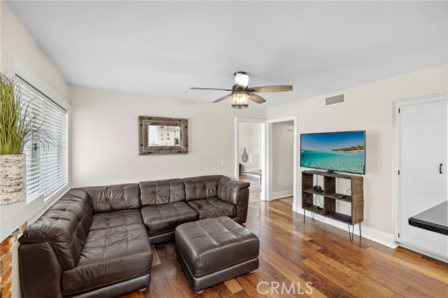 MLS #OC25242506 image #9