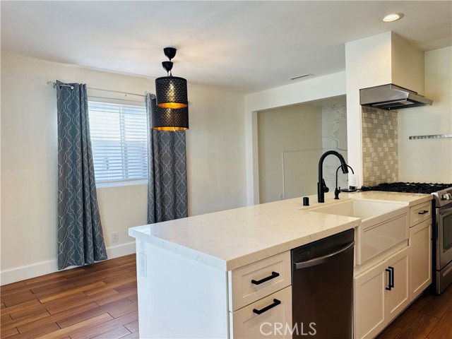 MLS #OC25242542 image #1