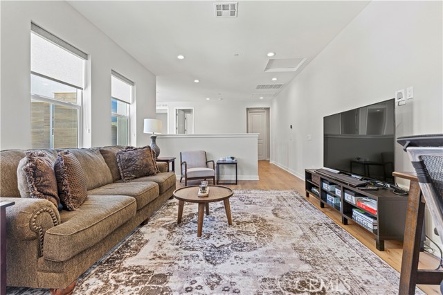 MLS #OC25242663 image #16