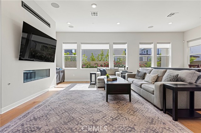 MLS #OC25242663 image #9