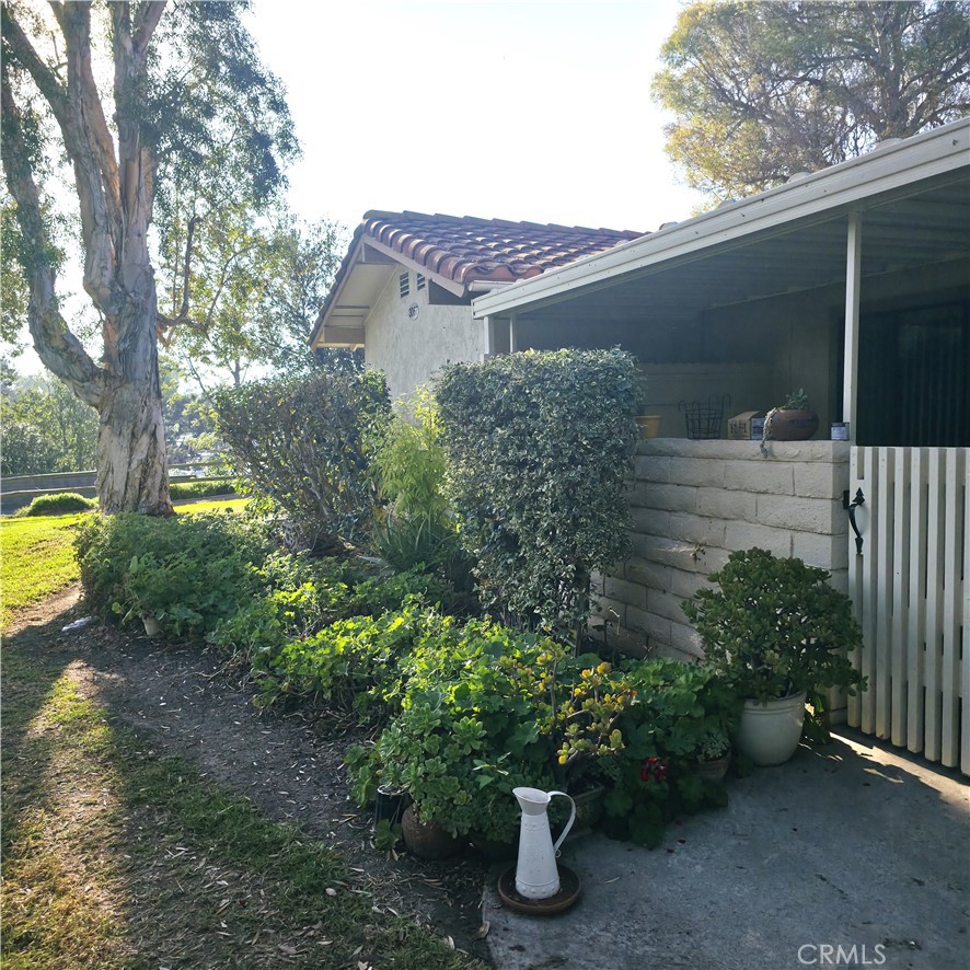 MLS #OC25242697 image #1