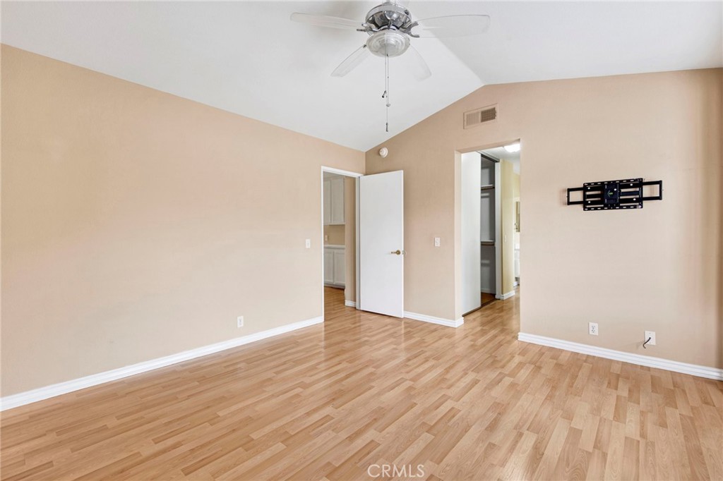 MLS #OC25242779 image #9