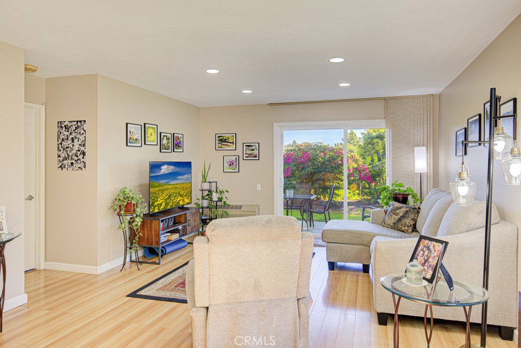 MLS #OC25242808 image #4