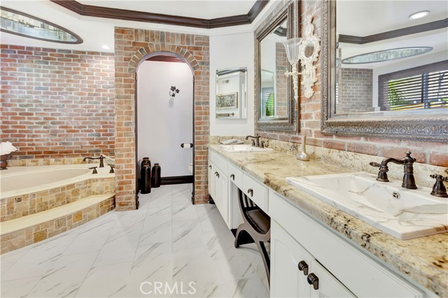 MLS #OC25242848 img 16