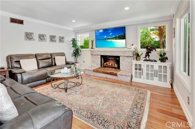 MLS #OC25242848 img 8