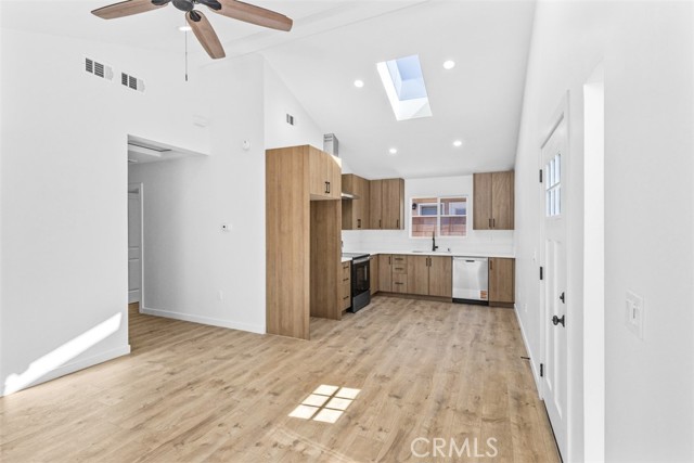 MLS #OC25242913 image #5