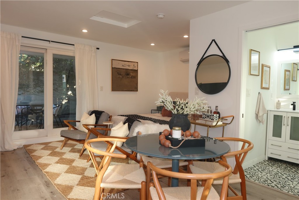 MLS #OC25242922 image #1