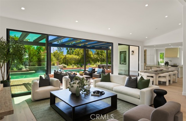 MLS #OC25242931 image #9