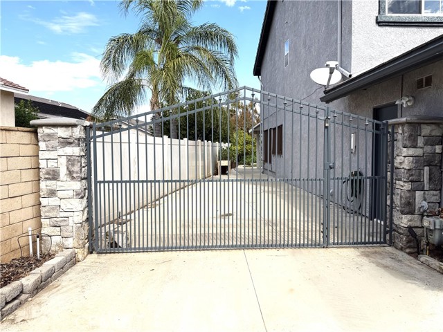 MLS #OC25243082 image #2