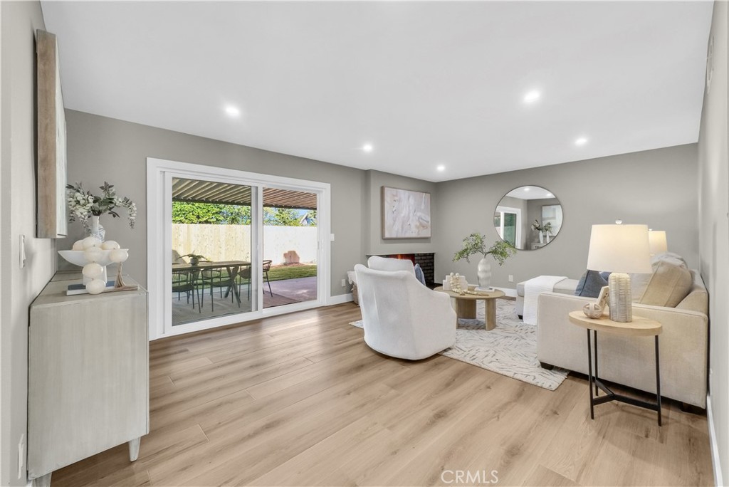 MLS #OC25243083 image #9