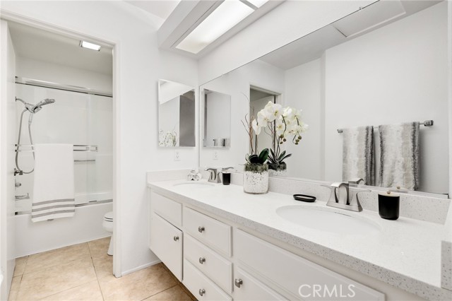 MLS #OC25243087 image #19