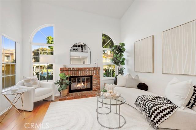 MLS #OC25243087 image #4