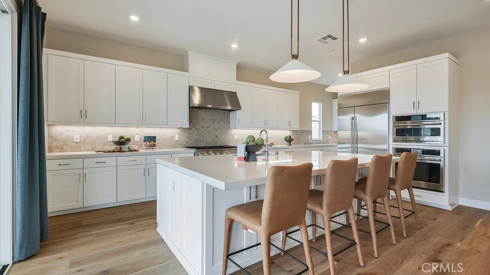 MLS #OC25243159 image #1