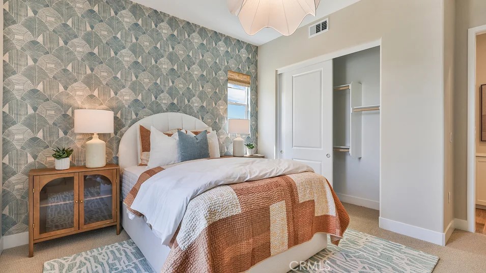 MLS #OC25243159 image #24