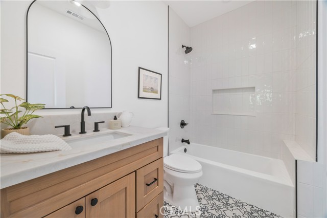 MLS #OC25243220 image #3