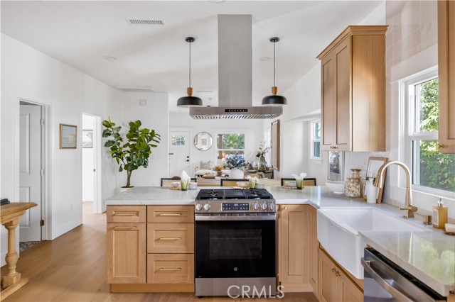 MLS #OC25243220 image #9