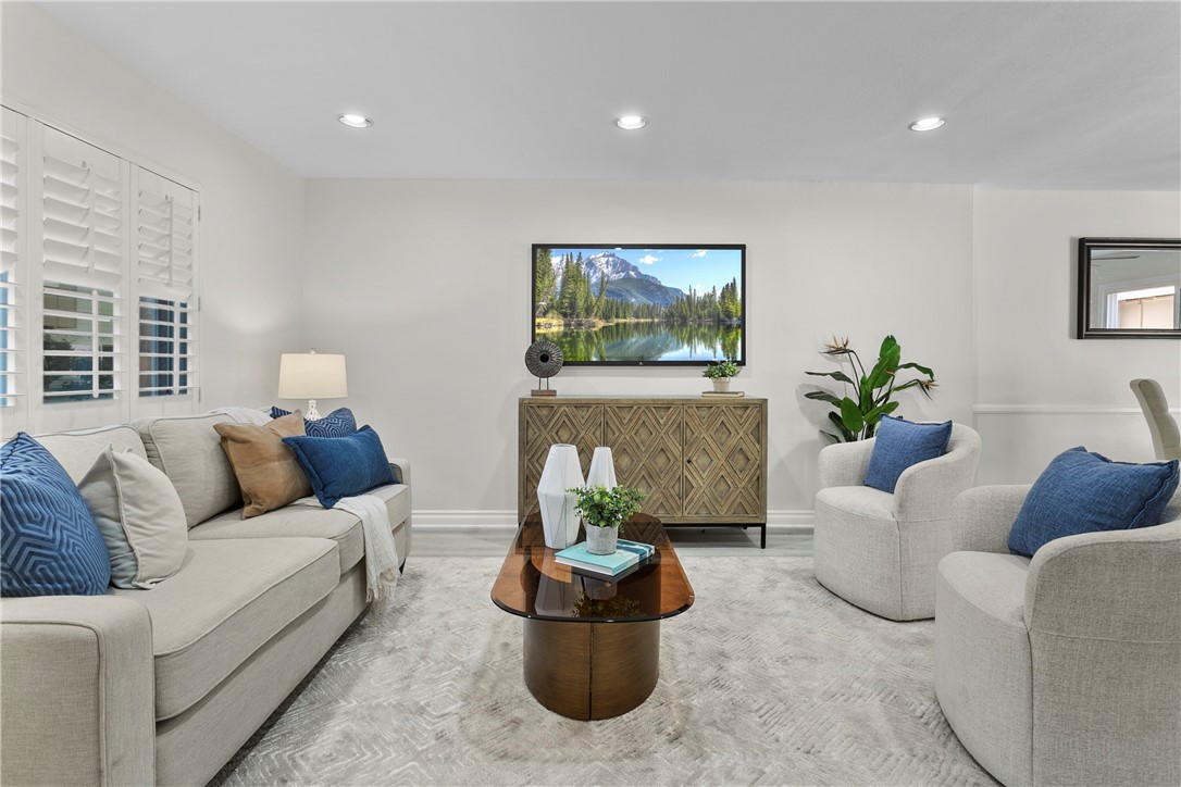 MLS #OC25243251 image #1