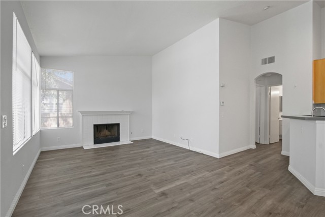 MLS #OC25243296 image #4