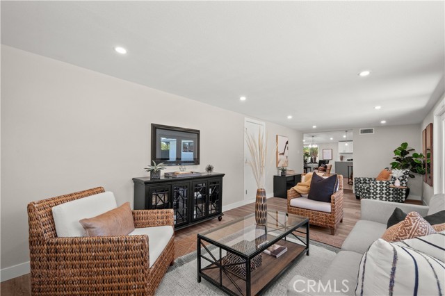 MLS #OC25243333 image #13