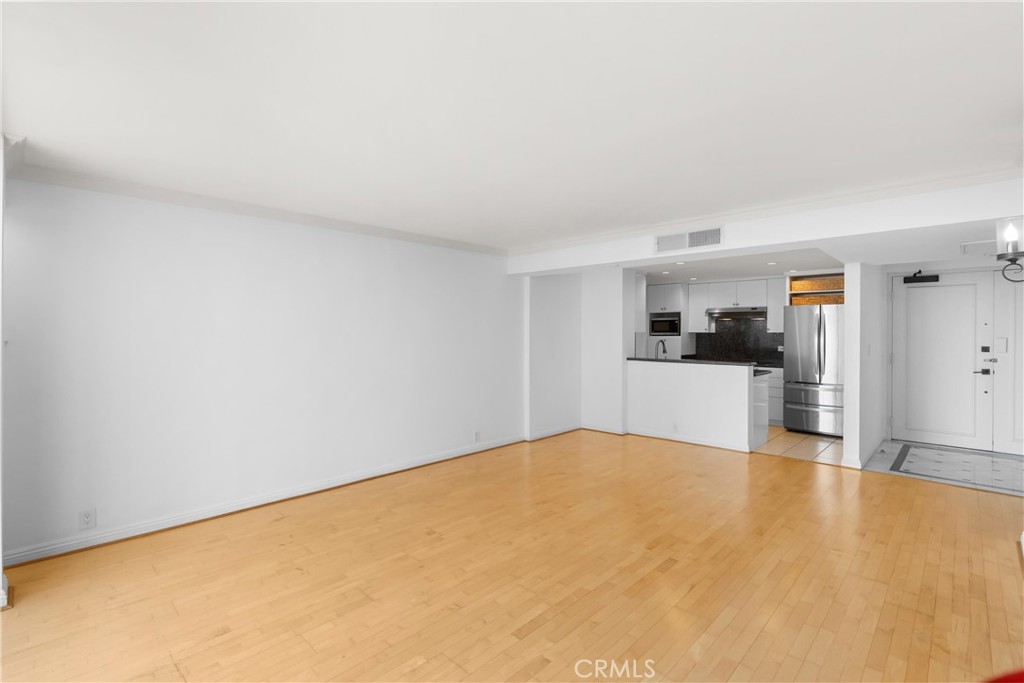 MLS #OC25243411 image #10