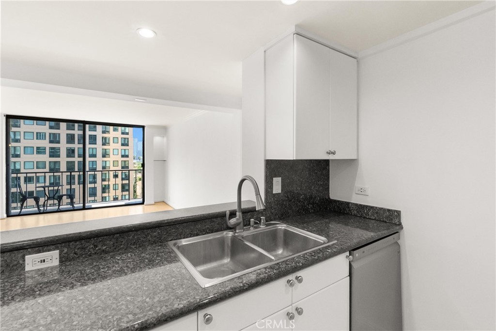 MLS #OC25243411 image #13