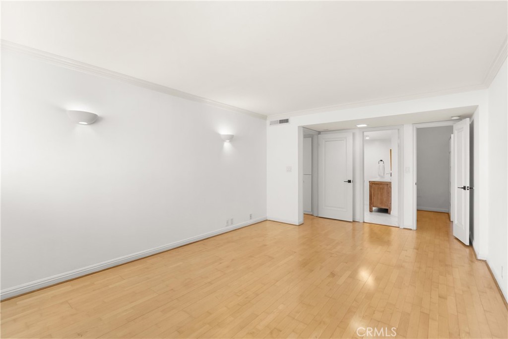 MLS #OC25243411 image #24