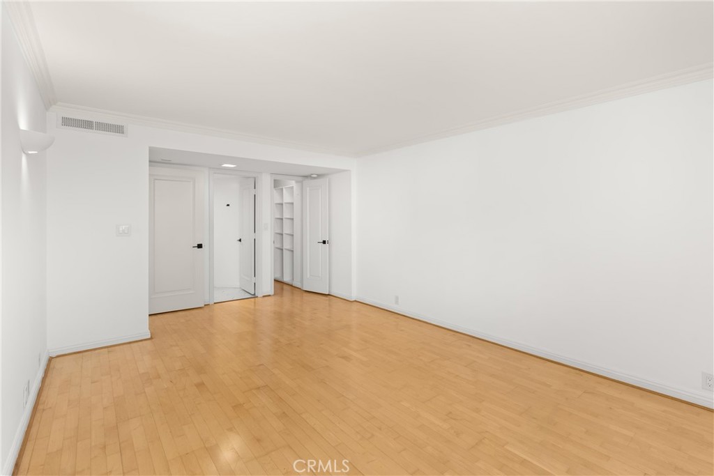 MLS #OC25243411 image #26