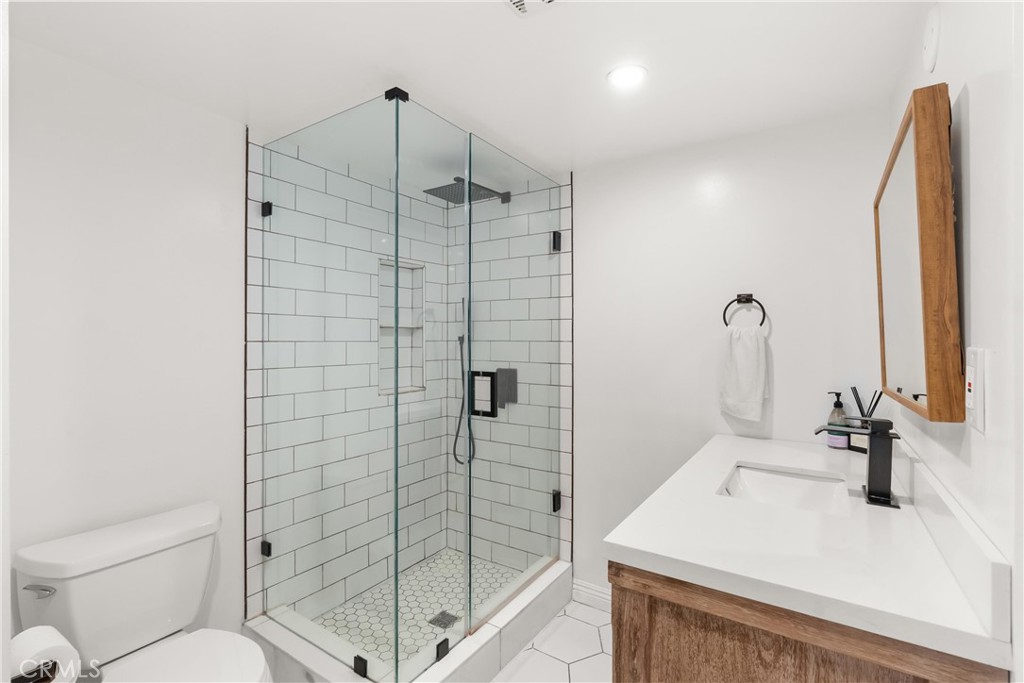 MLS #OC25243411 image #28