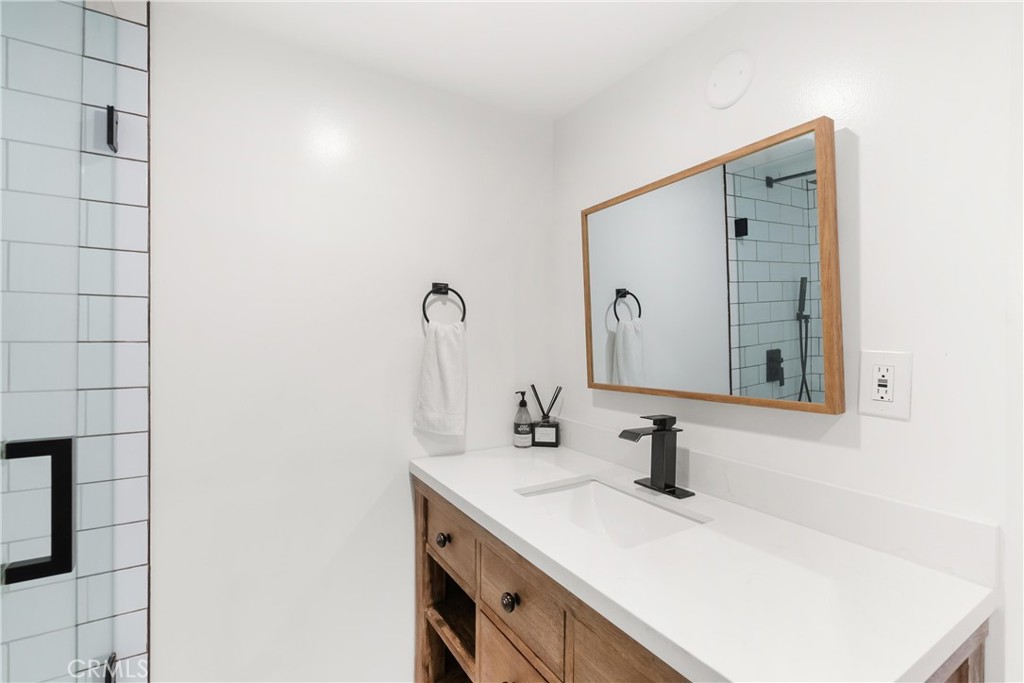 MLS #OC25243411 image #29