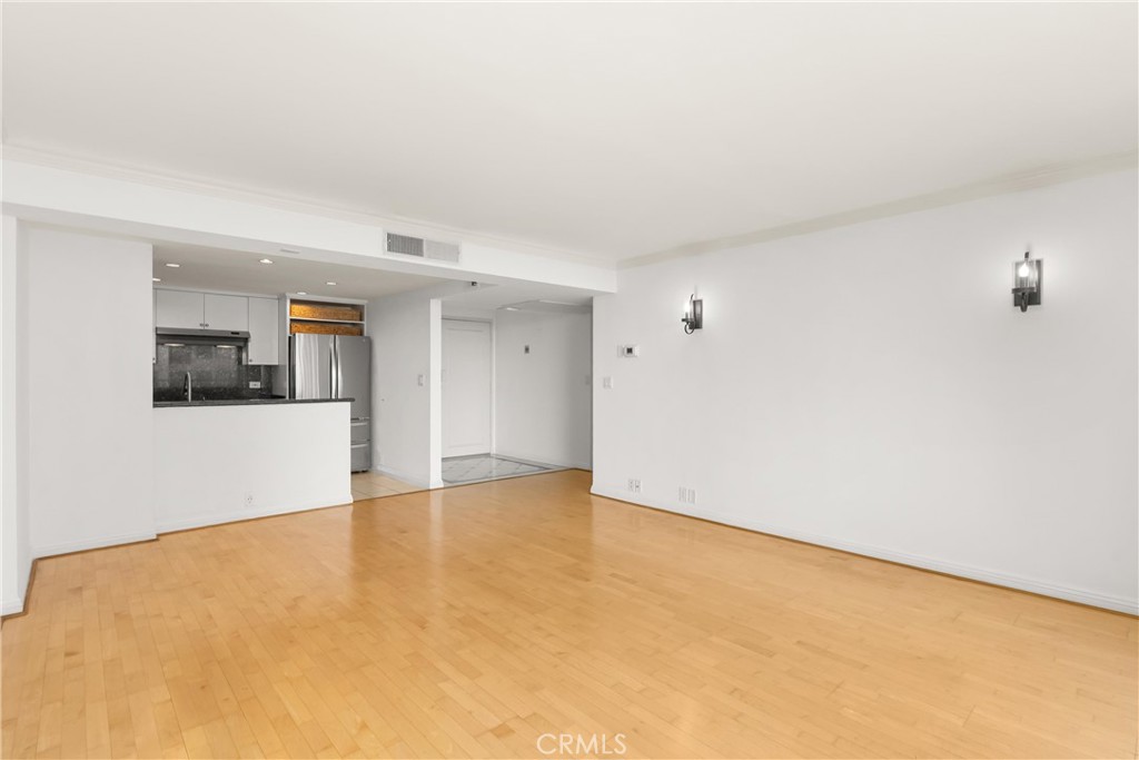 MLS #OC25243411 image #9