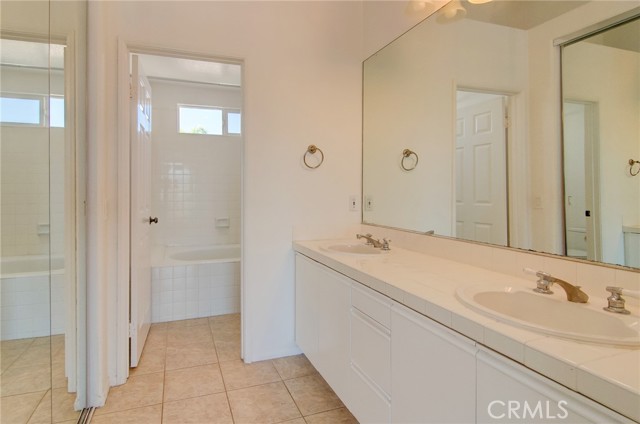 MLS #OC25243490 image #18