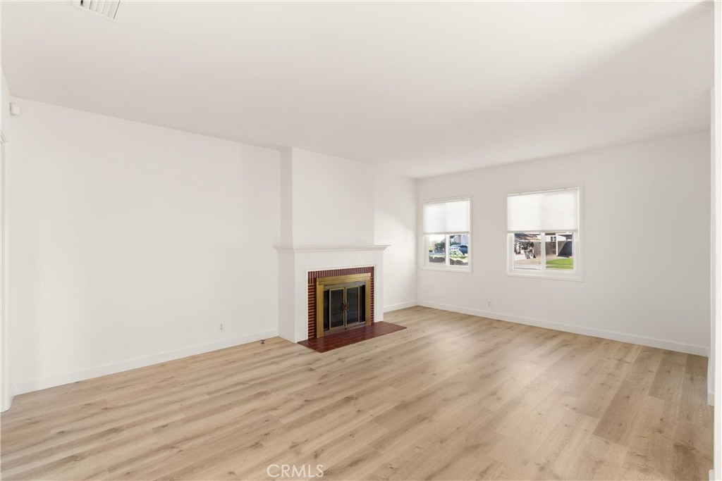 MLS #OC25243491 image #4